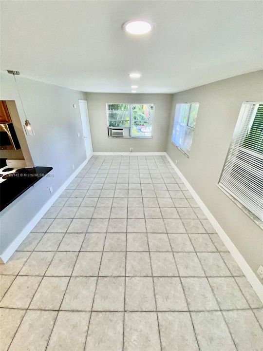 Recently Rented: $2,000 (1 beds, 1 baths, 550 Square Feet)