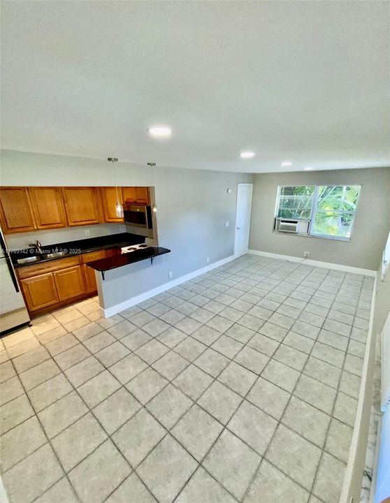 Recently Rented: $2,000 (1 beds, 1 baths, 550 Square Feet)