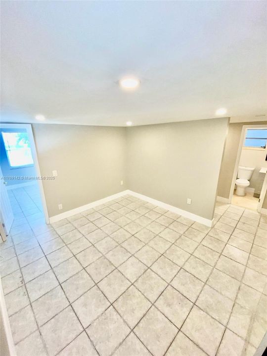 Recently Rented: $2,000 (1 beds, 1 baths, 550 Square Feet)