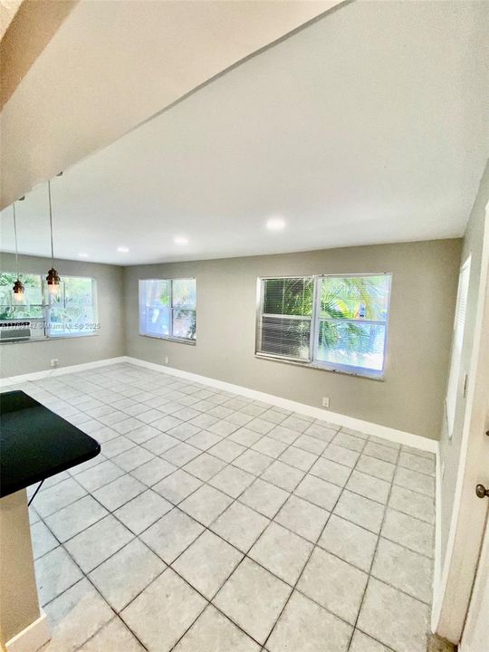 Recently Rented: $2,000 (1 beds, 1 baths, 550 Square Feet)