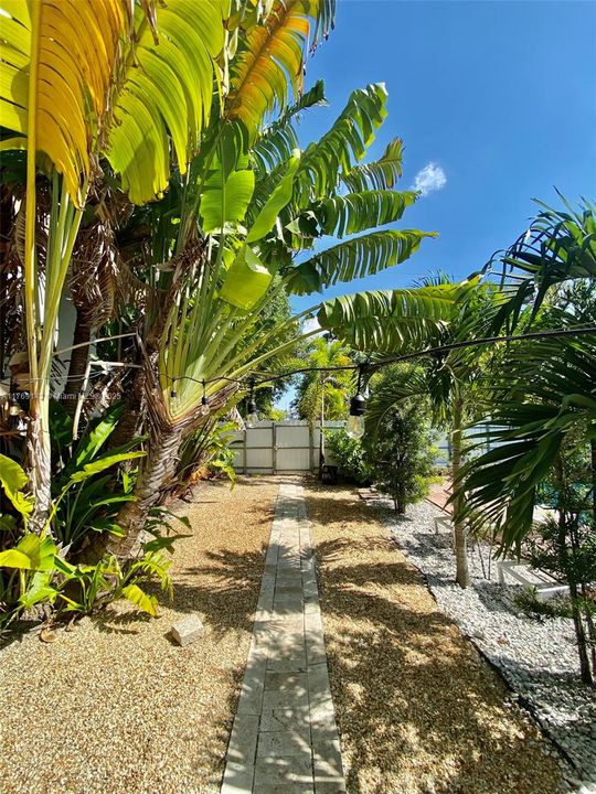 Recently Rented: $2,000 (1 beds, 1 baths, 550 Square Feet)