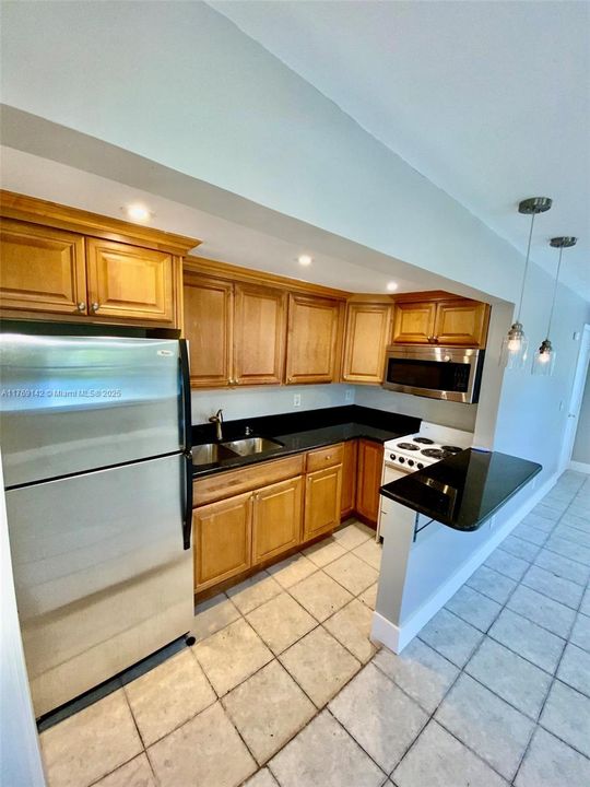 Recently Rented: $2,000 (1 beds, 1 baths, 550 Square Feet)