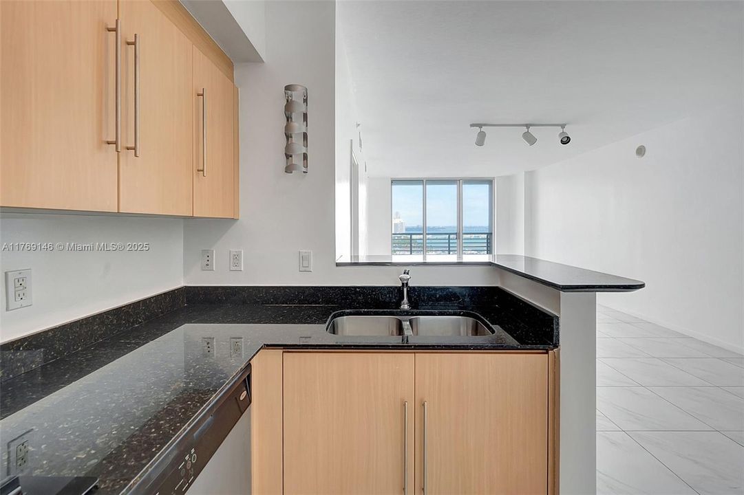 Недавно арендовано: $3,600 (2 спален, 2 ванн, 1105 Квадратных фут)