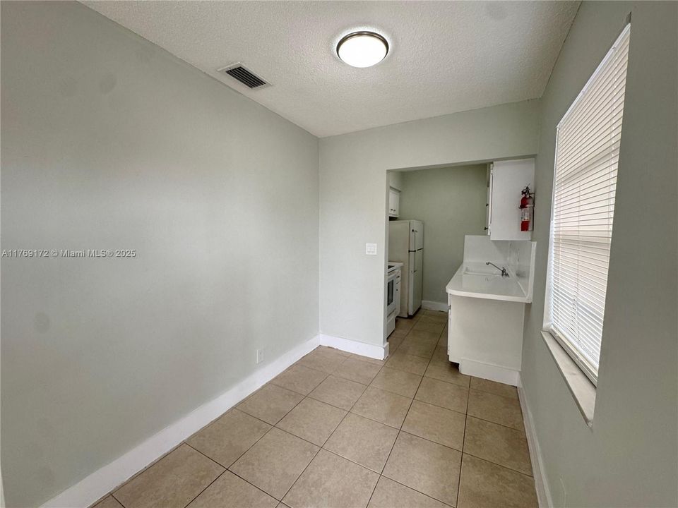 最近租的: $1,400 (1 贝兹, 1 浴室, 3793 平方英尺)