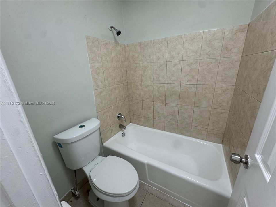 最近租的: $1,400 (1 贝兹, 1 浴室, 3793 平方英尺)