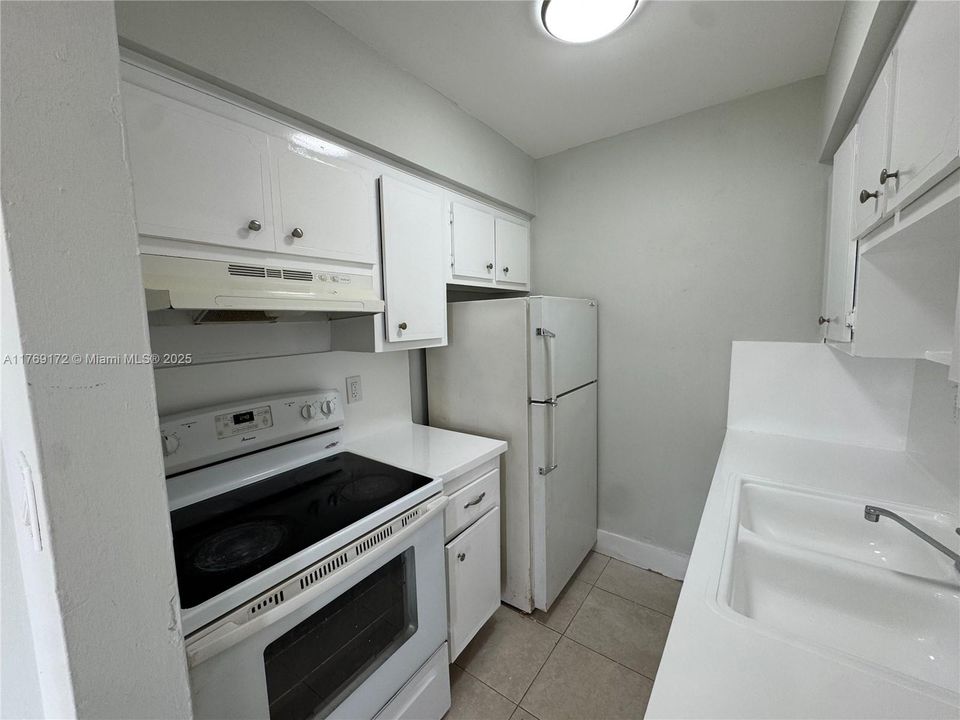 最近租的: $1,400 (1 贝兹, 1 浴室, 3793 平方英尺)