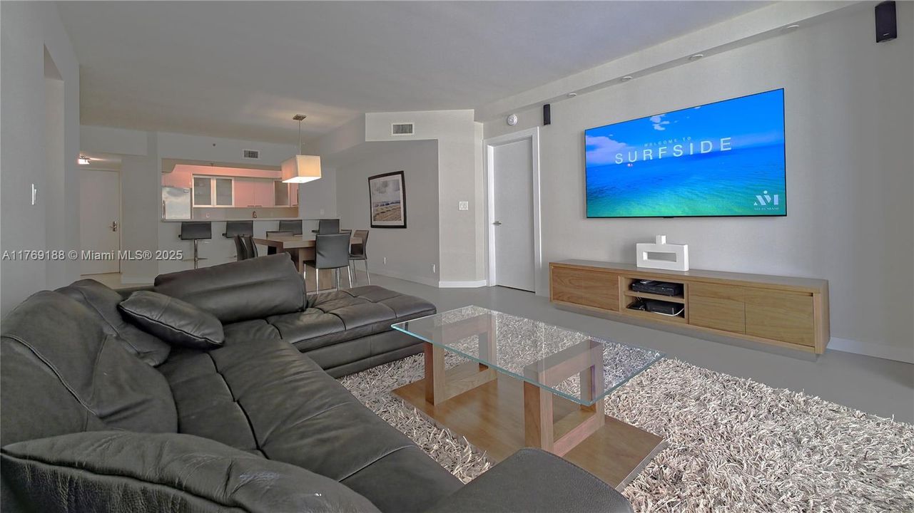 Recently Sold: $950,000 (2 beds, 2 baths, 1260 Square Feet)