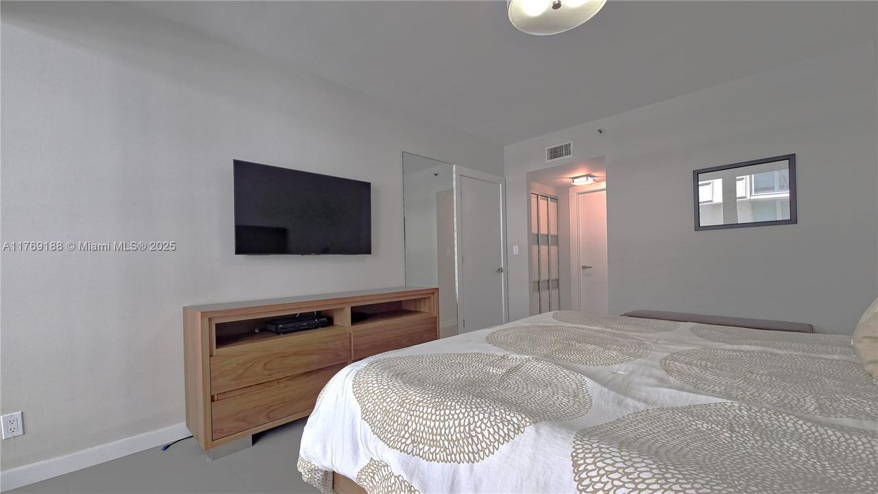 Recently Sold: $950,000 (2 beds, 2 baths, 1260 Square Feet)