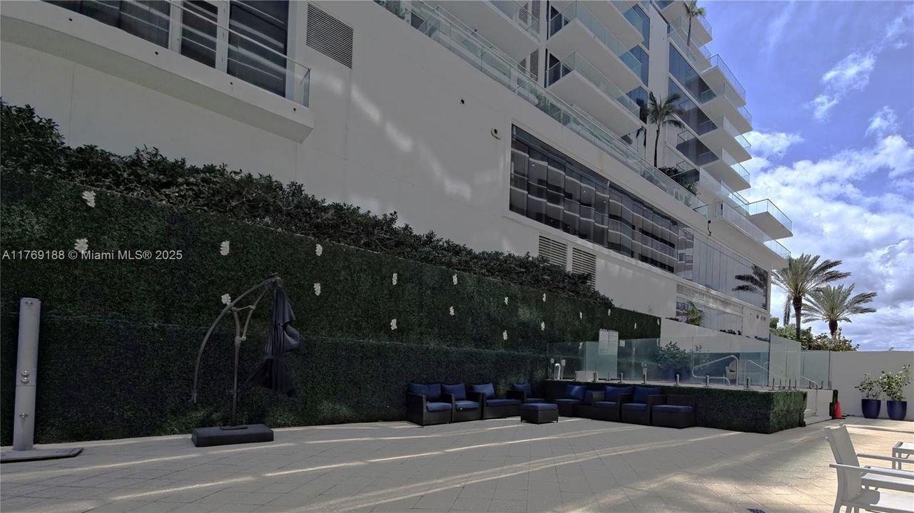 Recently Sold: $950,000 (2 beds, 2 baths, 1260 Square Feet)