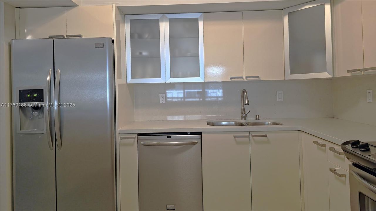 Recently Sold: $950,000 (2 beds, 2 baths, 1260 Square Feet)