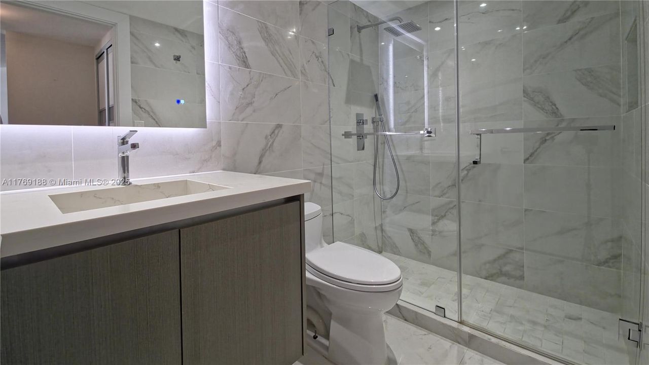 Recently Sold: $950,000 (2 beds, 2 baths, 1260 Square Feet)