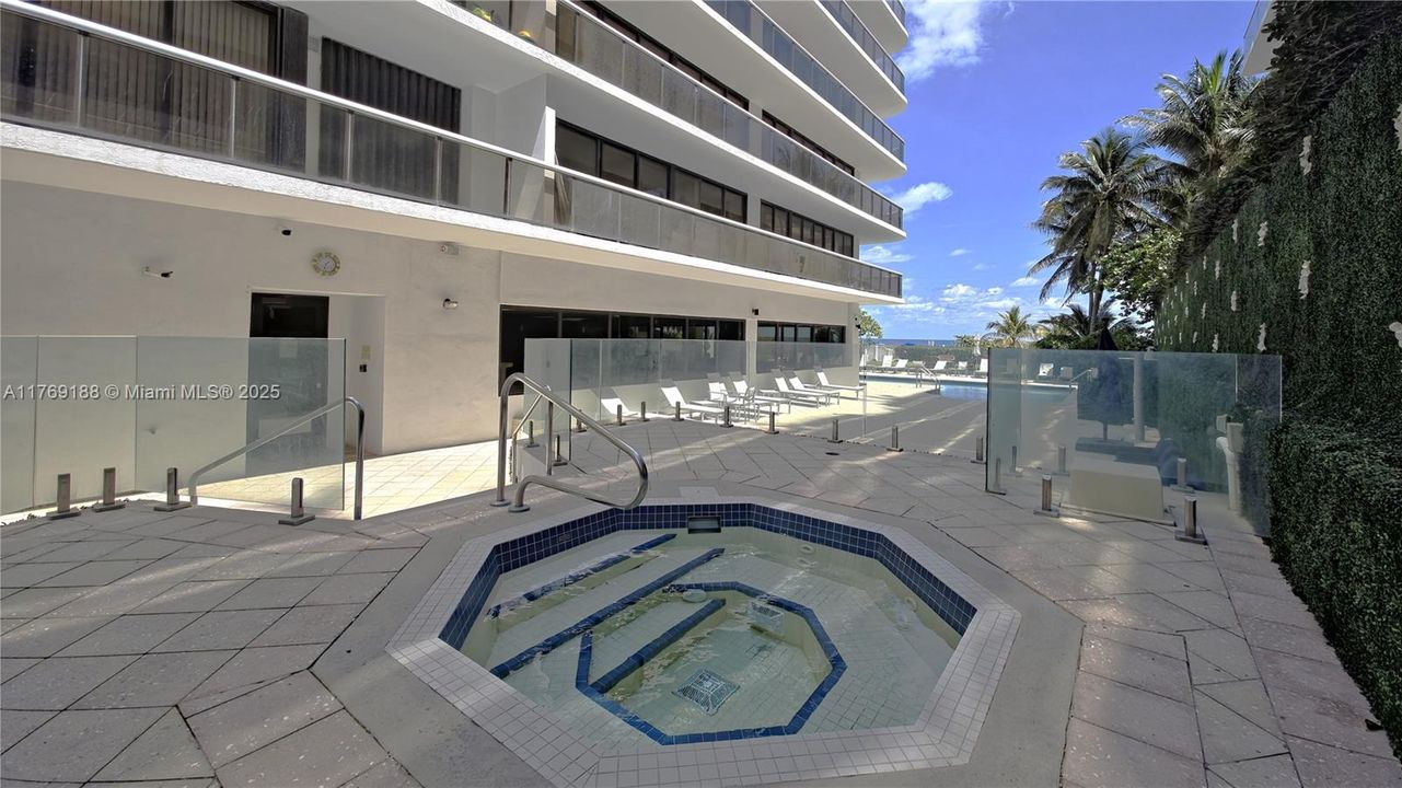 Recently Sold: $950,000 (2 beds, 2 baths, 1260 Square Feet)