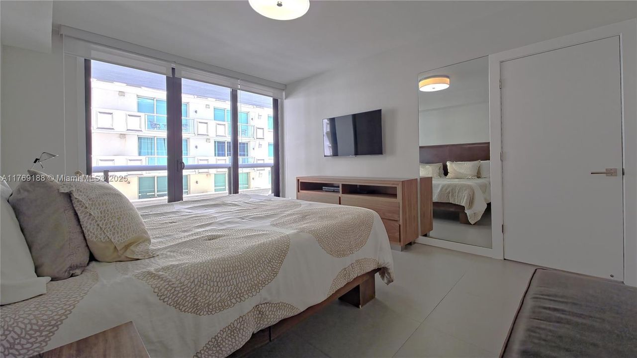 Recently Sold: $950,000 (2 beds, 2 baths, 1260 Square Feet)