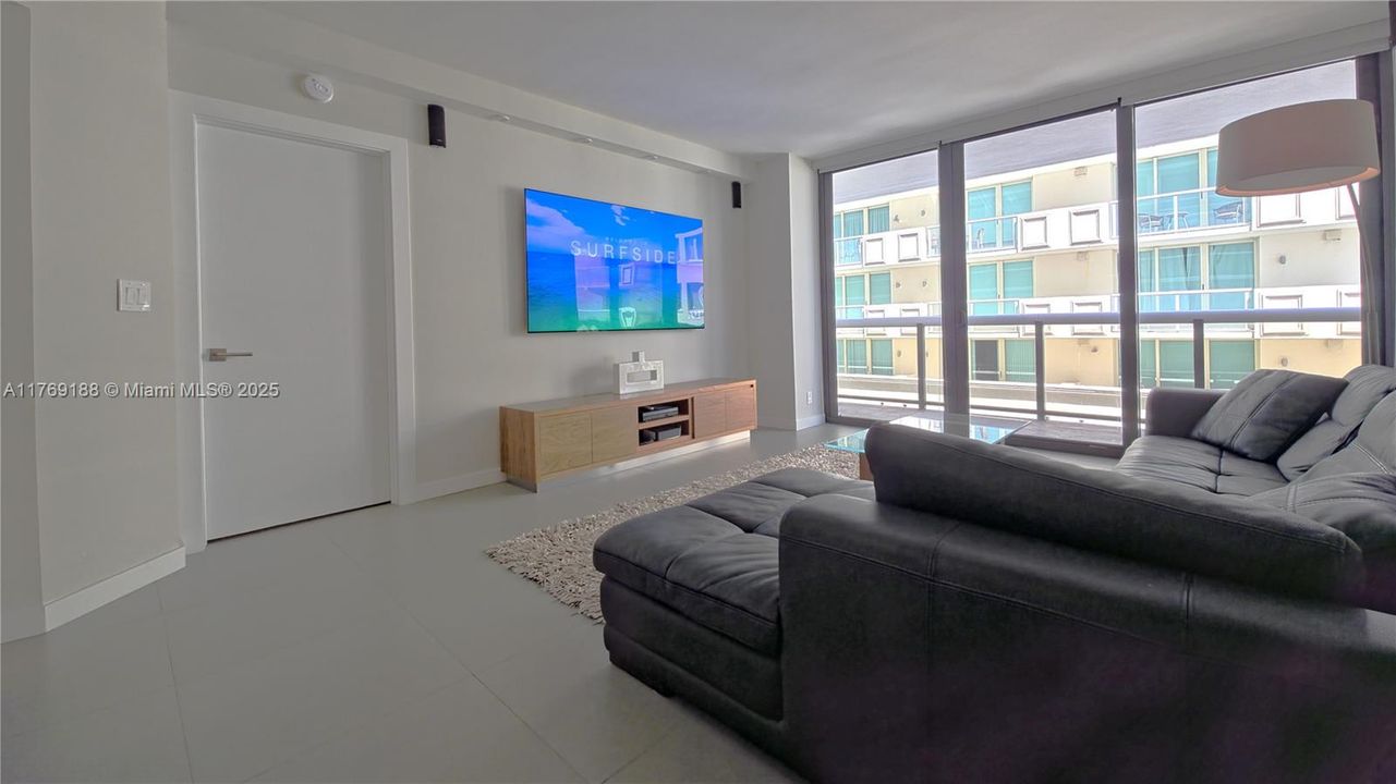 Recently Sold: $950,000 (2 beds, 2 baths, 1260 Square Feet)