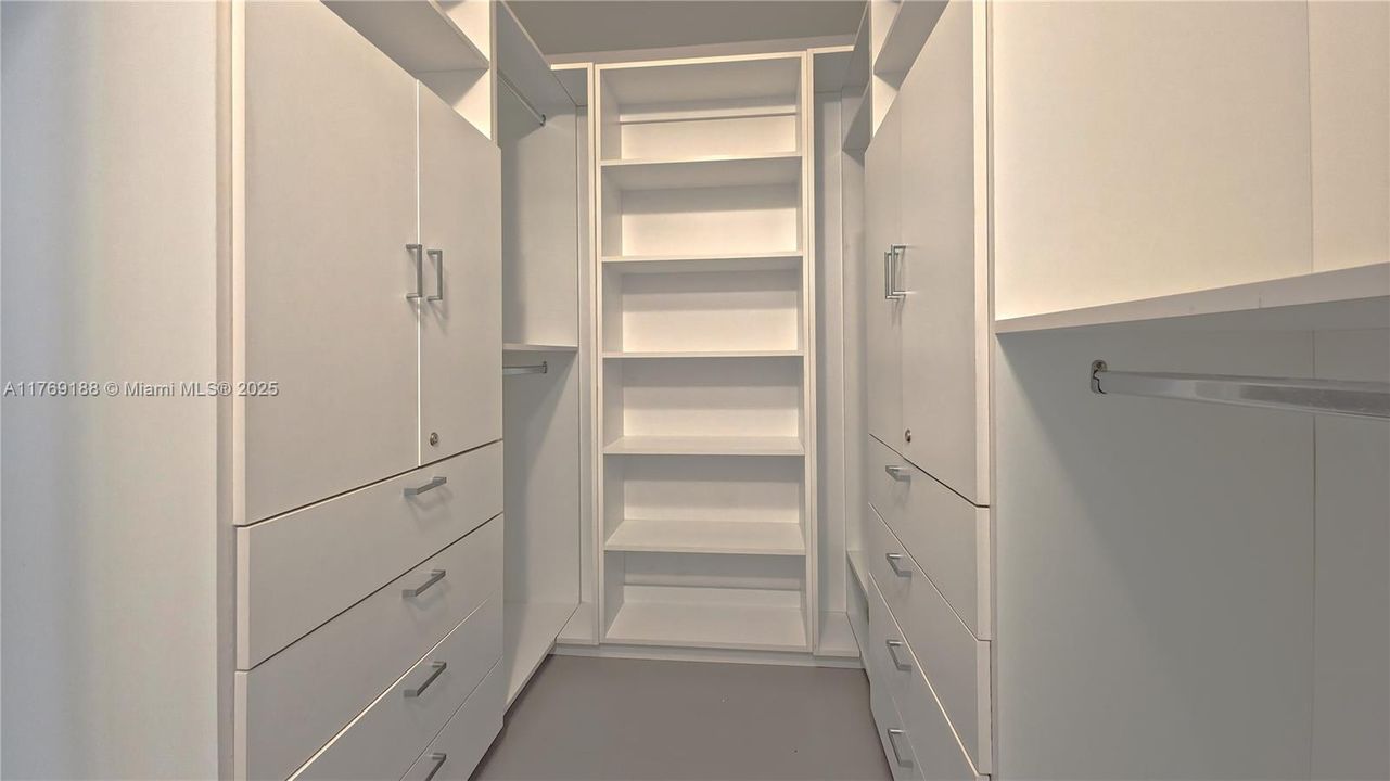 Recently Sold: $950,000 (2 beds, 2 baths, 1260 Square Feet)