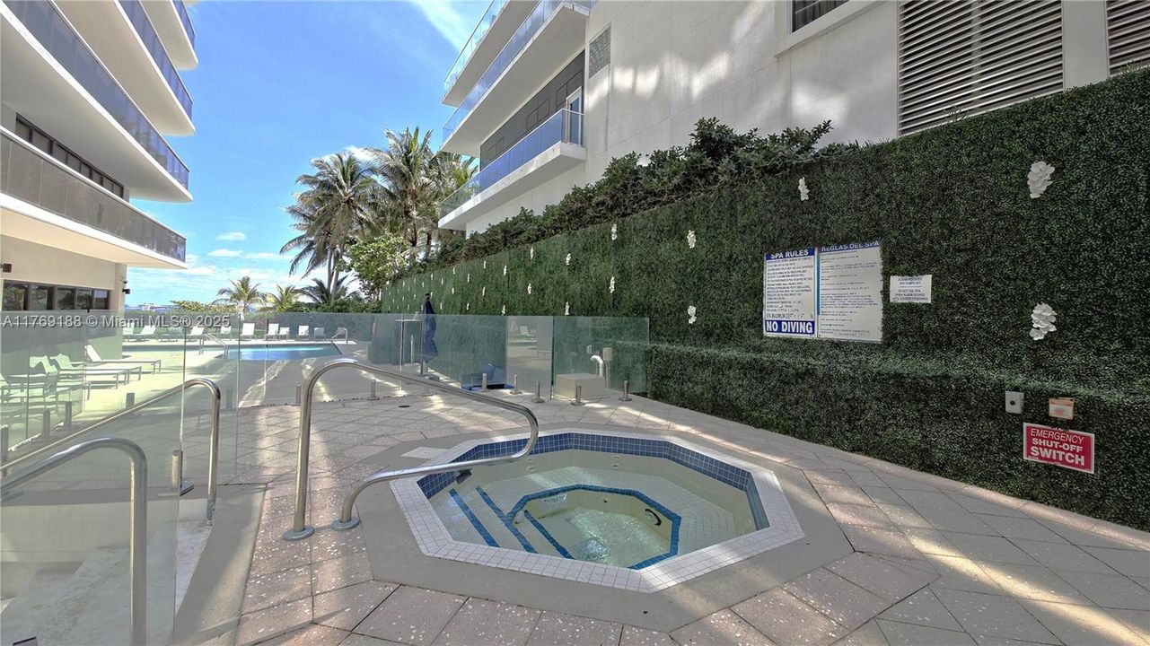 Recently Sold: $950,000 (2 beds, 2 baths, 1260 Square Feet)