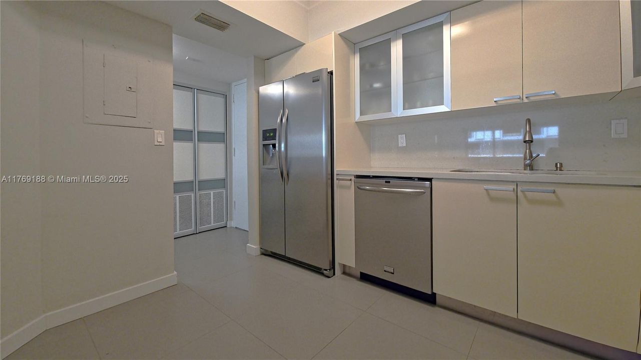 Recently Sold: $950,000 (2 beds, 2 baths, 1260 Square Feet)