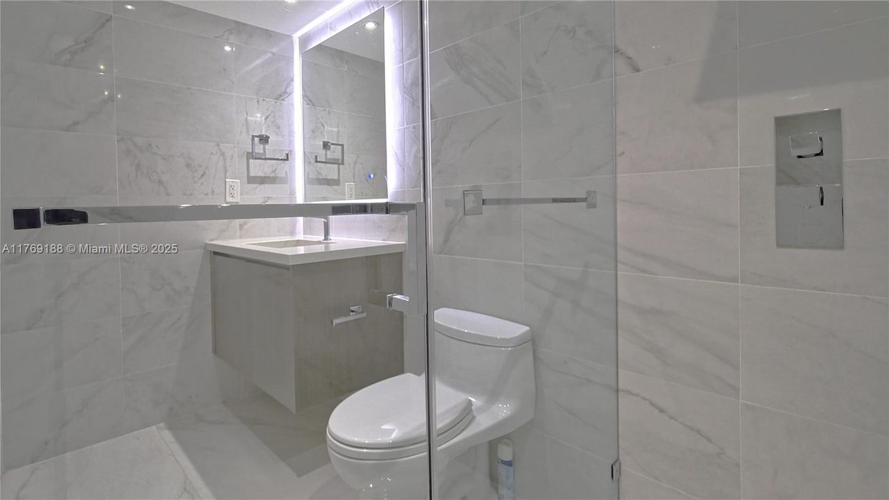 Recently Sold: $950,000 (2 beds, 2 baths, 1260 Square Feet)