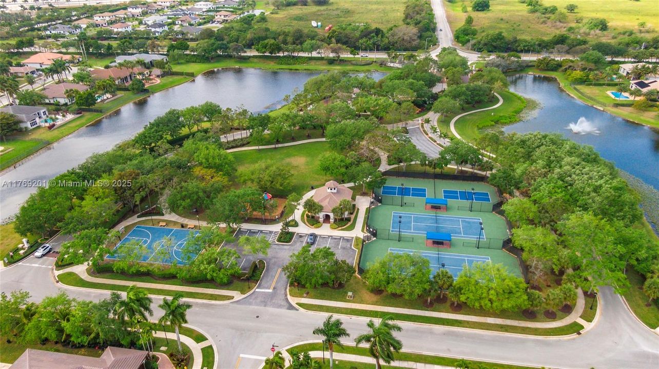 En Venta: $2,299,900 (7 camas, 4 baños, 4506 Pies cuadrados)