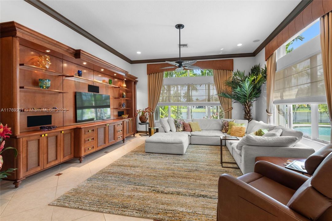 En Venta: $2,299,900 (7 camas, 4 baños, 4506 Pies cuadrados)