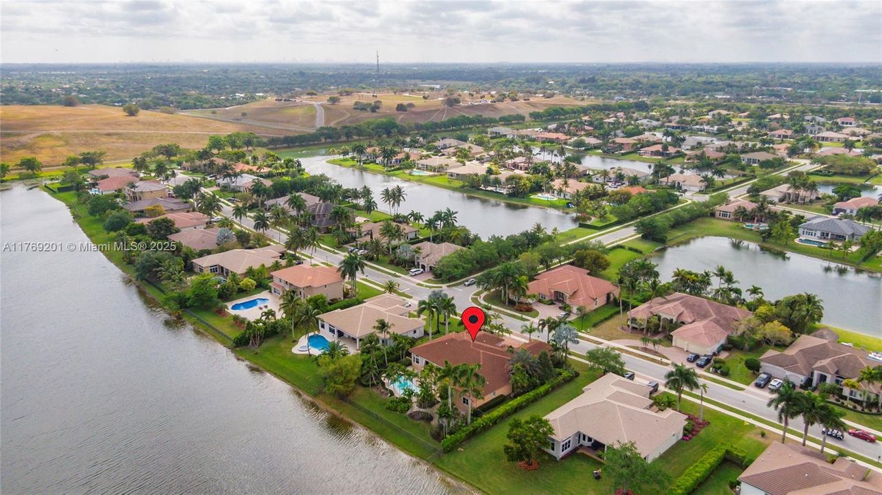 En Venta: $2,299,900 (7 camas, 4 baños, 4506 Pies cuadrados)