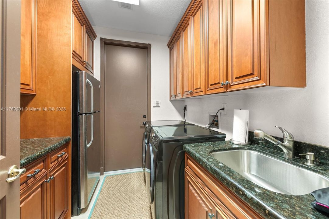 En Venta: $2,299,900 (7 camas, 4 baños, 4506 Pies cuadrados)