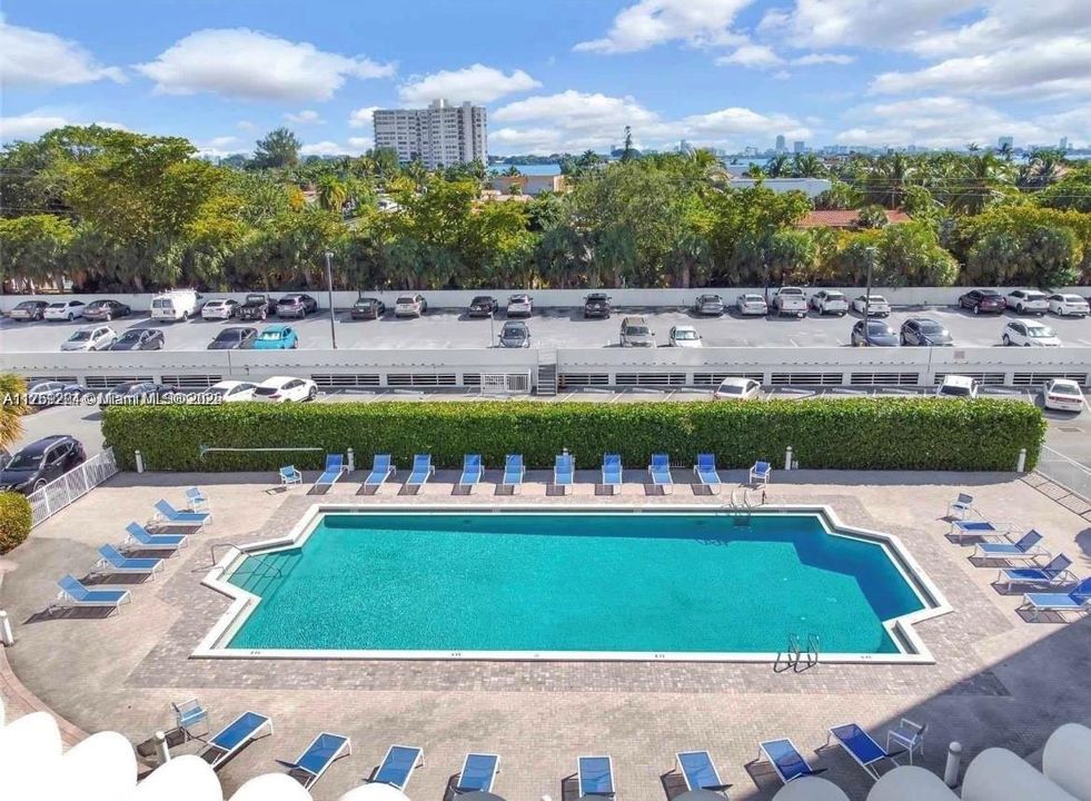 Recently Sold: $190,000 (1 beds, 1 baths, 857 Square Feet)