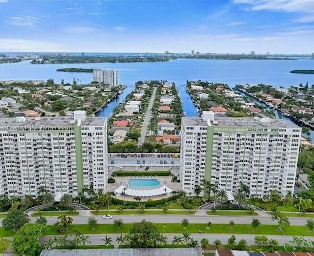 Recently Sold: $190,000 (1 beds, 1 baths, 857 Square Feet)