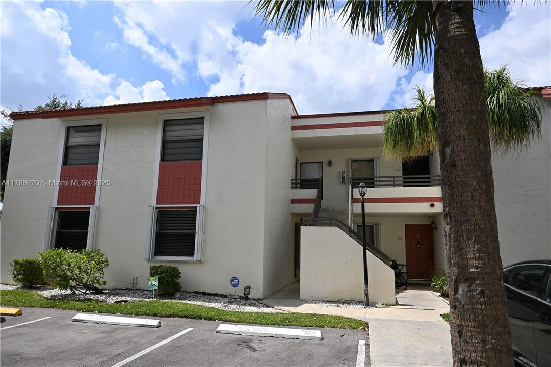 Vendido Recientemente: $310,000 (3 camas, 2 baños, 1140 Pies cuadrados)