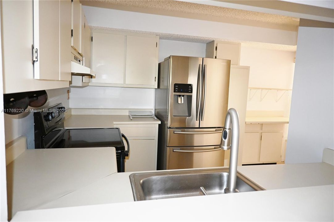 Vendido Recientemente: $310,000 (3 camas, 2 baños, 1140 Pies cuadrados)