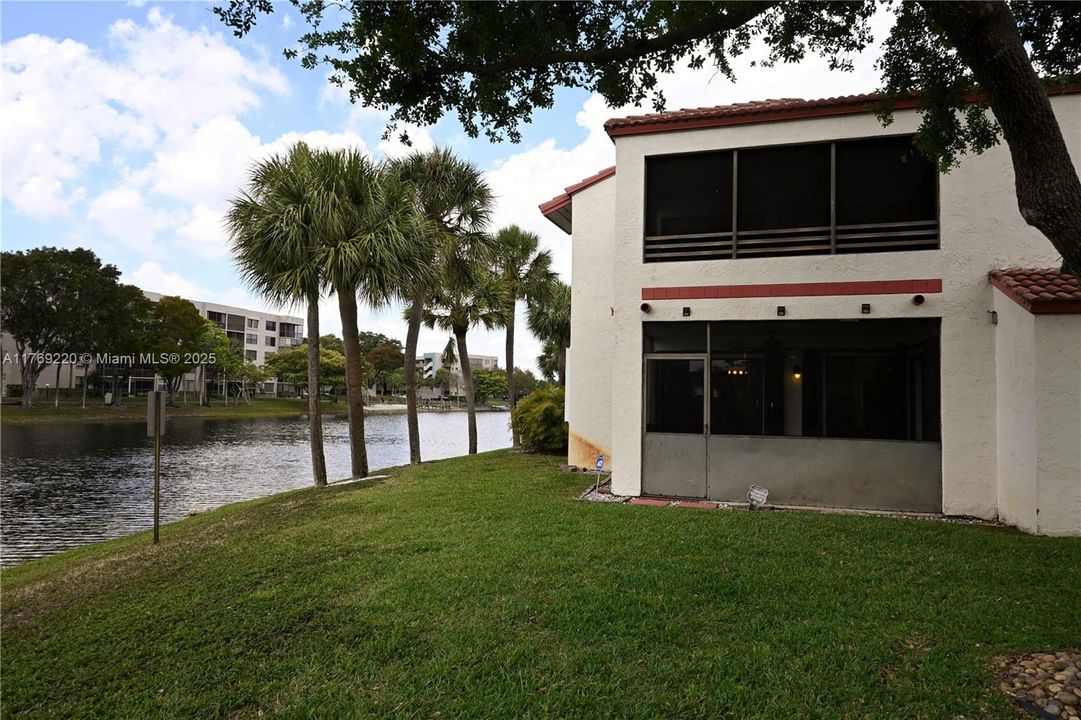 Vendido Recientemente: $310,000 (3 camas, 2 baños, 1140 Pies cuadrados)