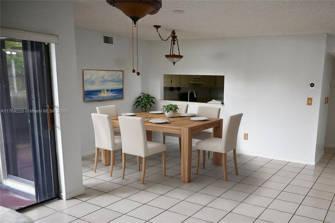 Vendido Recientemente: $310,000 (3 camas, 2 baños, 1140 Pies cuadrados)