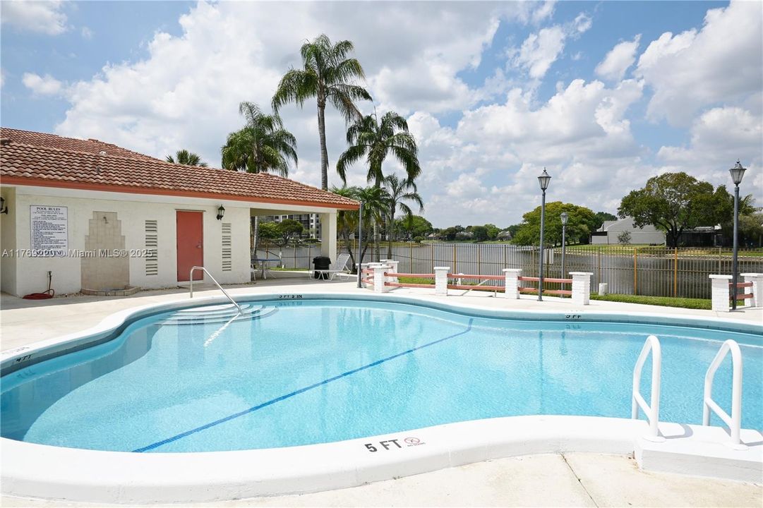 Vendido Recientemente: $310,000 (3 camas, 2 baños, 1140 Pies cuadrados)