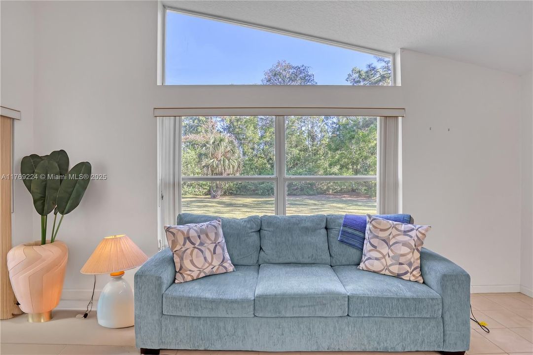 Vendido Recientemente: $725,000 (3 camas, 2 baños, 1776 Pies cuadrados)