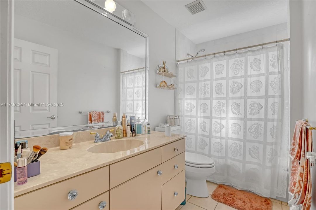 Vendido Recientemente: $725,000 (3 camas, 2 baños, 1776 Pies cuadrados)