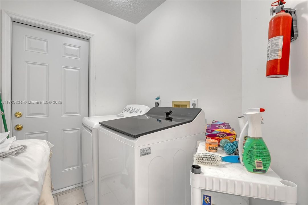 Vendido Recientemente: $725,000 (3 camas, 2 baños, 1776 Pies cuadrados)