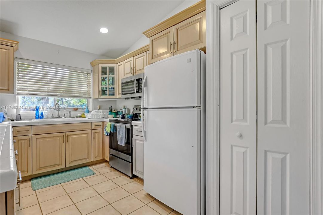 Vendido Recientemente: $725,000 (3 camas, 2 baños, 1776 Pies cuadrados)