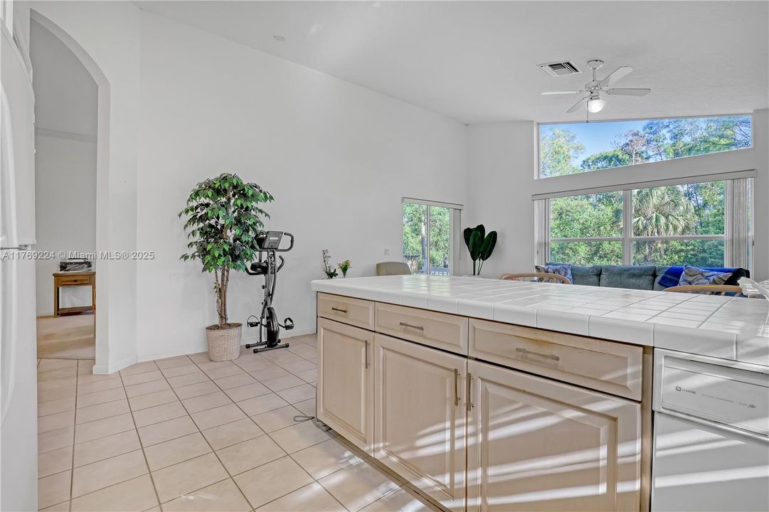 Vendido Recientemente: $725,000 (3 camas, 2 baños, 1776 Pies cuadrados)