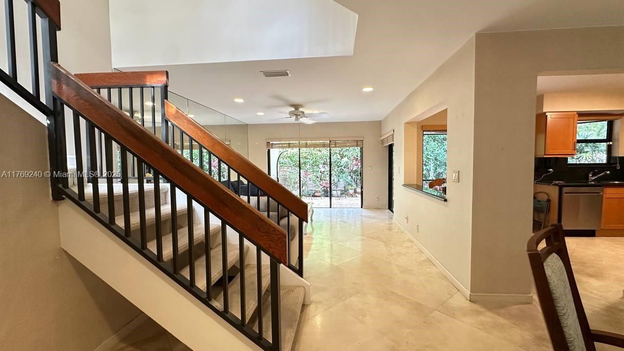 Vendido Recientemente: $415,000 (4 camas, 2 baños, 1633 Pies cuadrados)