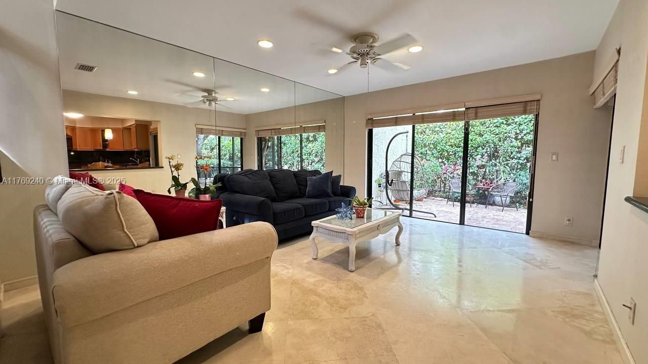 Vendido Recientemente: $415,000 (4 camas, 2 baños, 1633 Pies cuadrados)