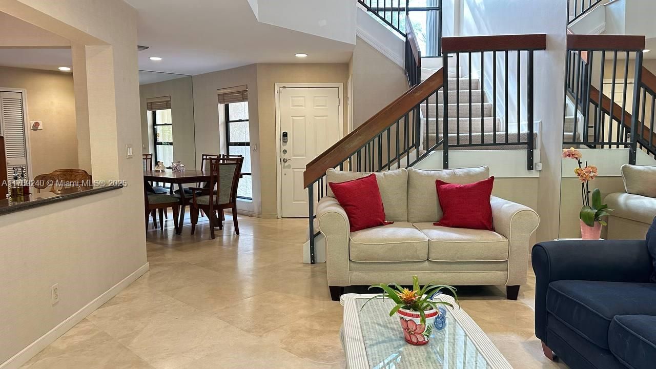 Vendido Recientemente: $415,000 (4 camas, 2 baños, 1633 Pies cuadrados)