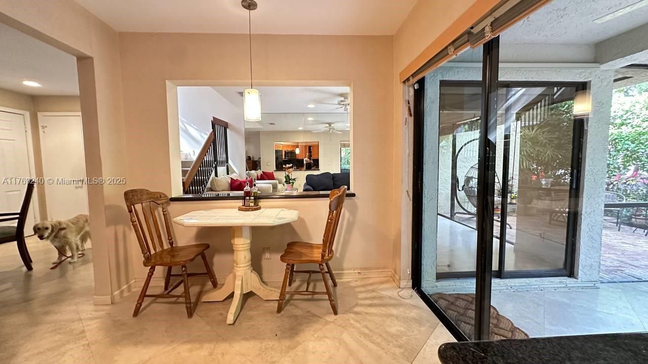 Vendido Recientemente: $415,000 (4 camas, 2 baños, 1633 Pies cuadrados)