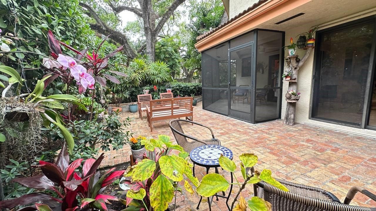 Vendido Recientemente: $415,000 (4 camas, 2 baños, 1633 Pies cuadrados)