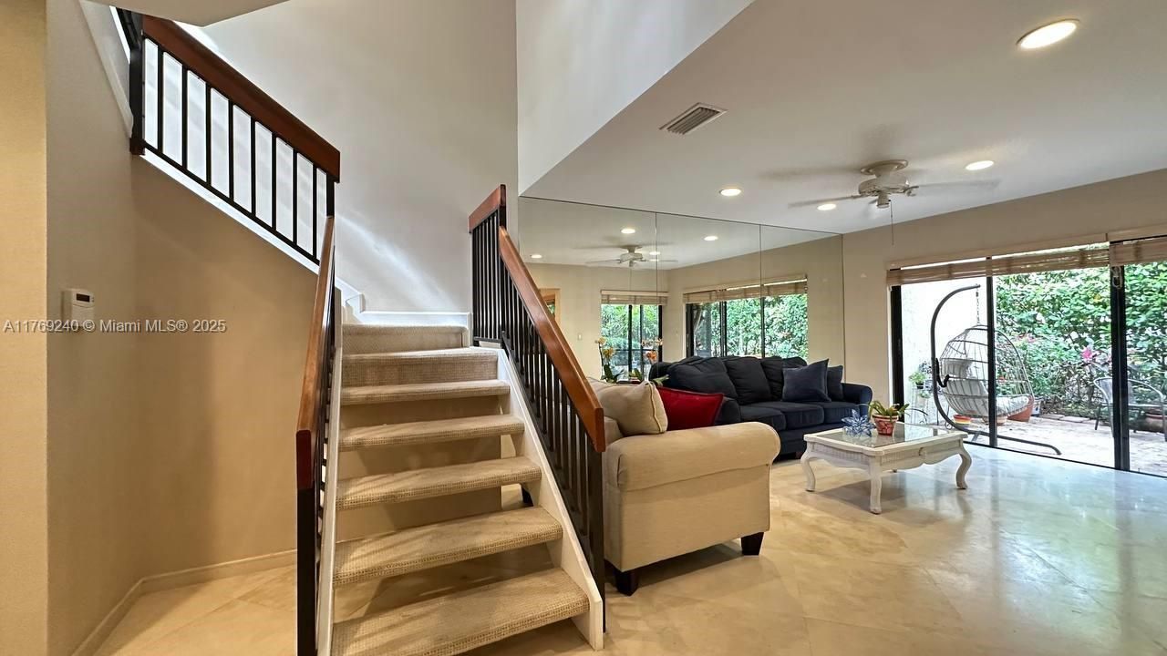 Vendido Recientemente: $415,000 (4 camas, 2 baños, 1633 Pies cuadrados)