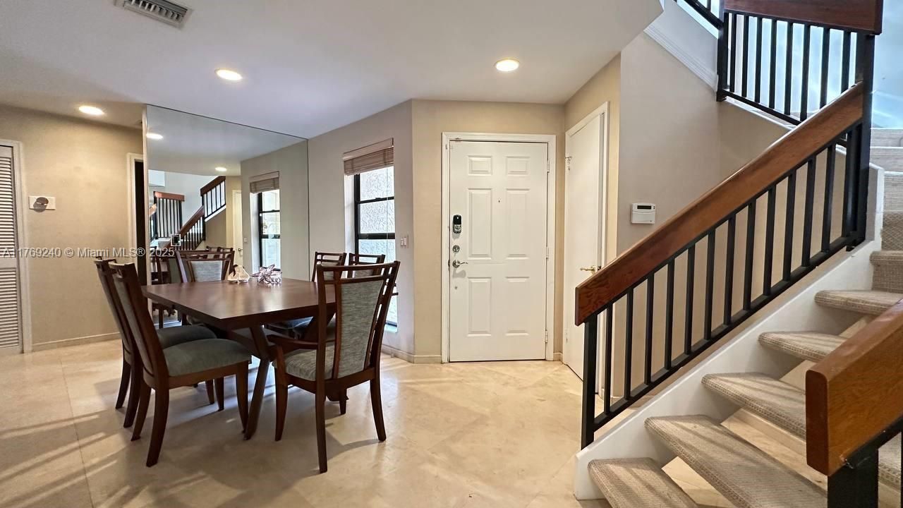 Vendido Recientemente: $415,000 (4 camas, 2 baños, 1633 Pies cuadrados)