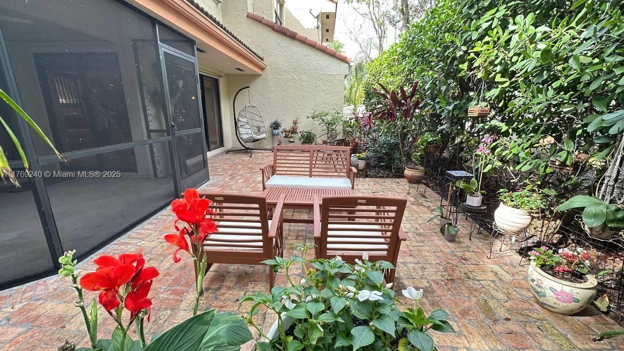 Vendido Recientemente: $415,000 (4 camas, 2 baños, 1633 Pies cuadrados)