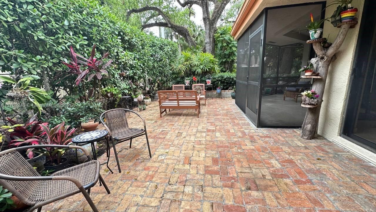 Vendido Recientemente: $415,000 (4 camas, 2 baños, 1633 Pies cuadrados)