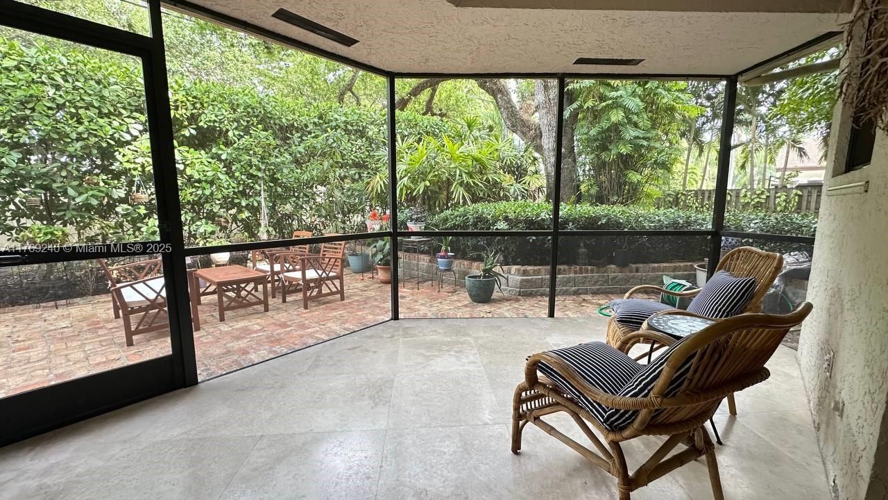 Screen patio