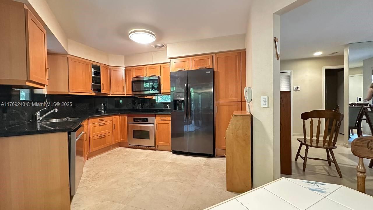 Vendido Recientemente: $415,000 (4 camas, 2 baños, 1633 Pies cuadrados)