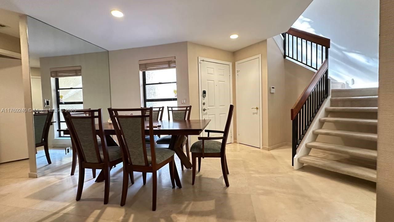 Vendido Recientemente: $415,000 (4 camas, 2 baños, 1633 Pies cuadrados)